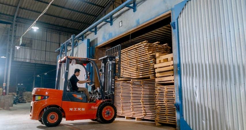forklift operator runs an efficient warehouse